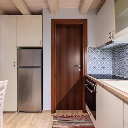 άρνη' κόρη του αιόλου 2 Apartment *